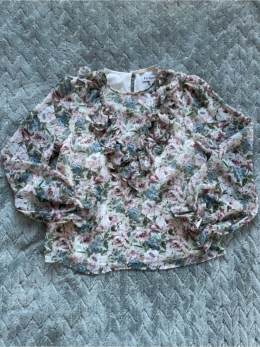 NWOT En Saison floral ruffle blouse